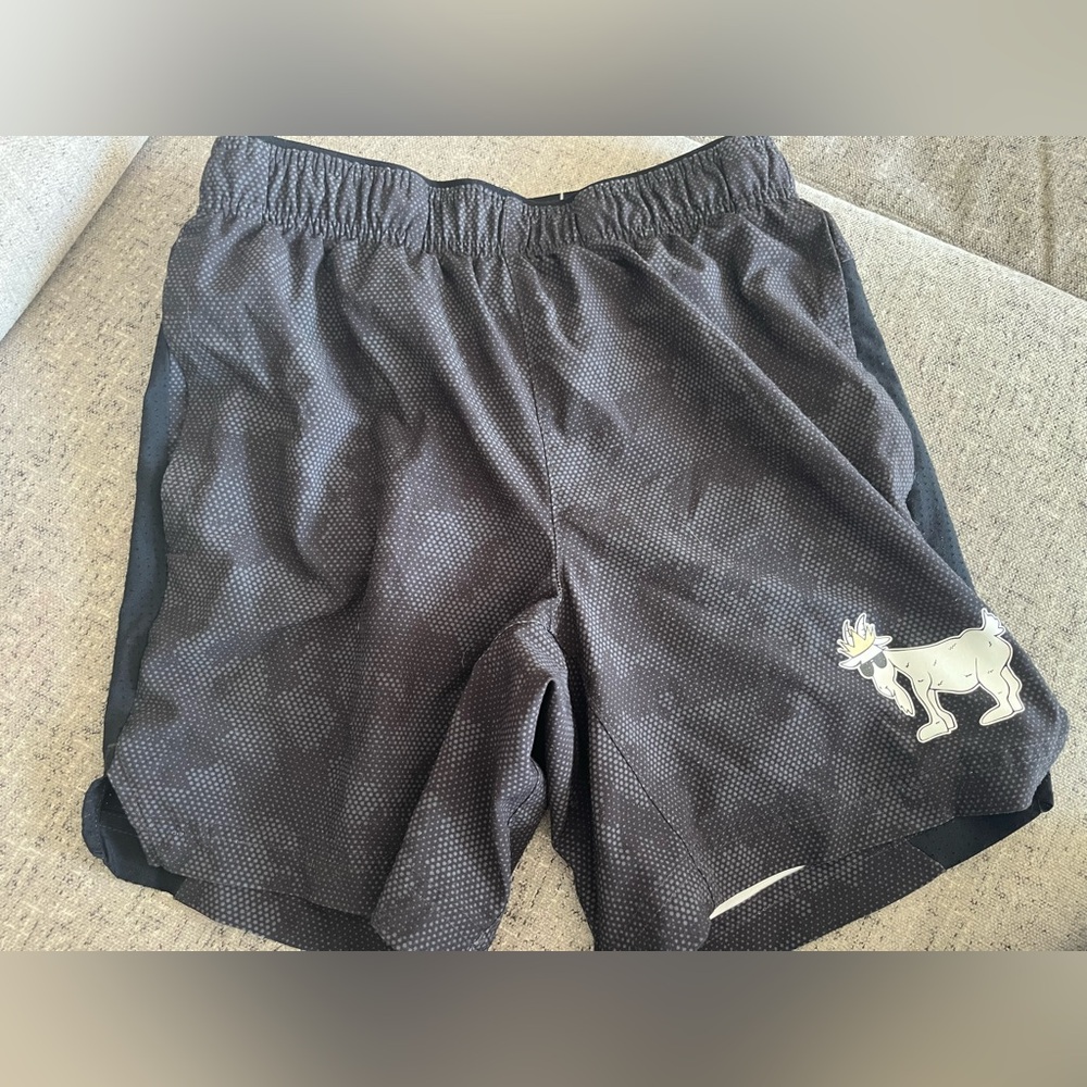 Goat USA youth camo print shorts, size large